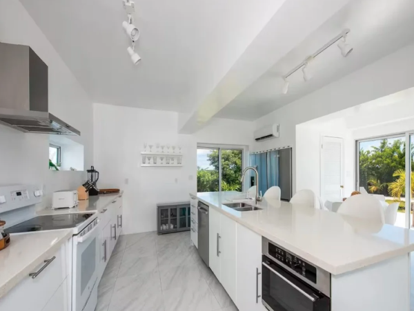 Luxurious Beachfront Estate in Eleuthera